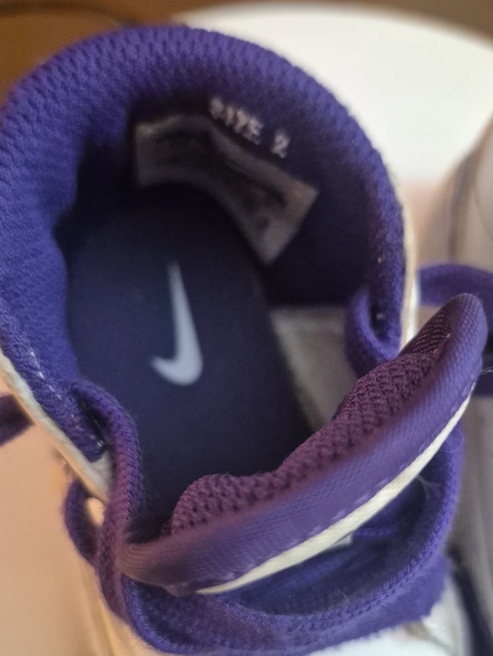 Nike Kids White and Purple Low-Top Sneakers